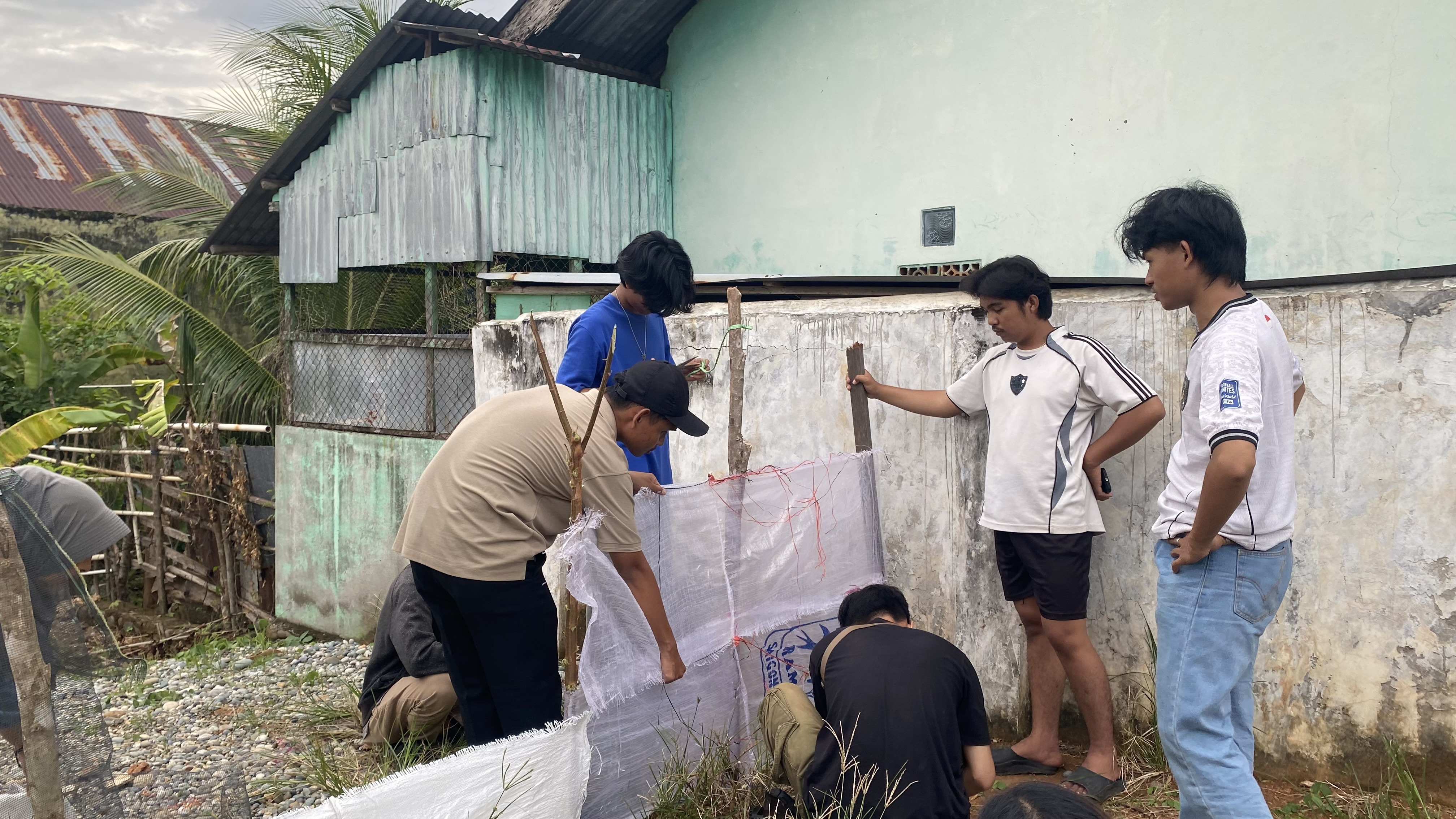 dokumentasi kegiatan pemasangan pagar